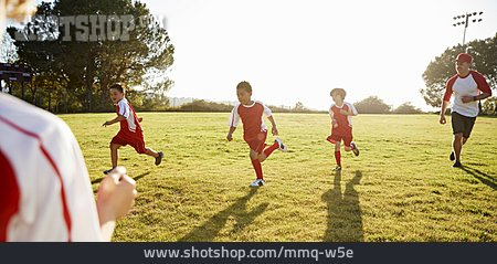 
                Fußball, Kindheit, Fußballtraining                   
