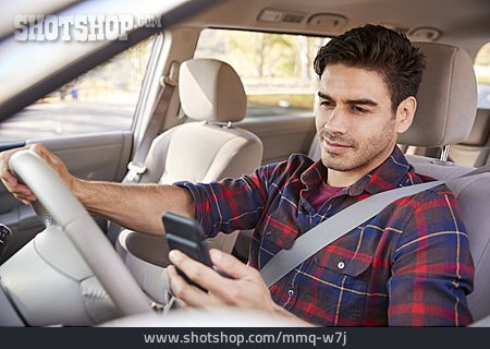 
                Benutzen, Autofahrt, Smartphone                   