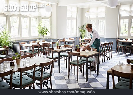 
                Restaurant, Eindecken, Tische                   