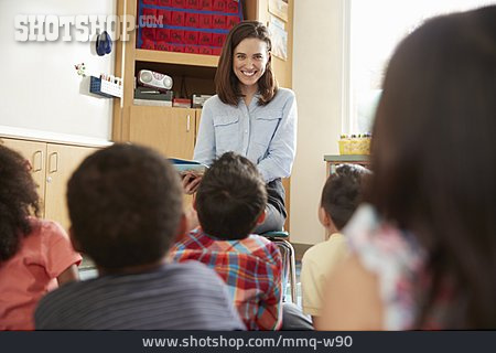 
                Kindergarten, Vorlesen, Kindergärtnerin                   