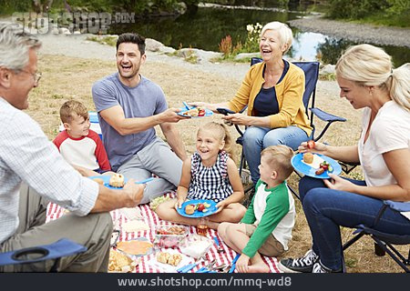 
                Sommer, Picknick, Familienausflug                   