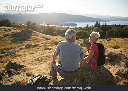 
                Pause, Wandern, Seniorenpaar                   