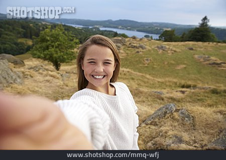 
                Mädchen, Landschaft, Selfie                   