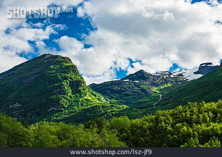 
                Gebirge, More Og Romsdal                   