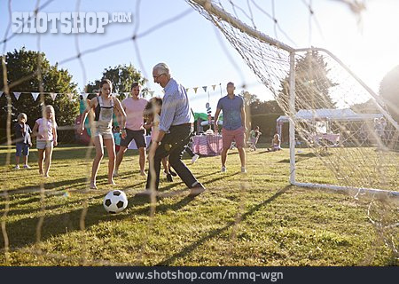
                Fußball, Spielen, Familienfeier                   