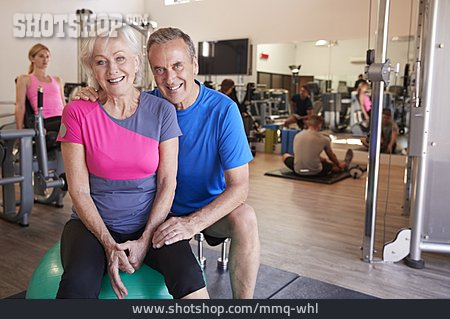 
                Training, Fitnessstudio, Seniorenpaar                   