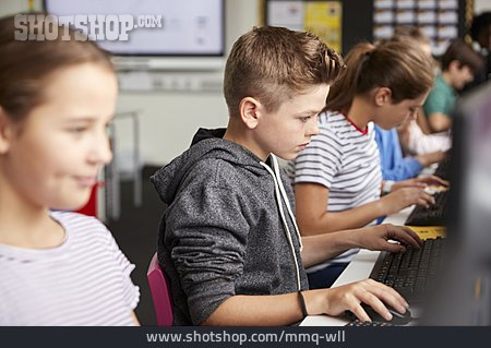 
                Schüler, Computerunterricht                   