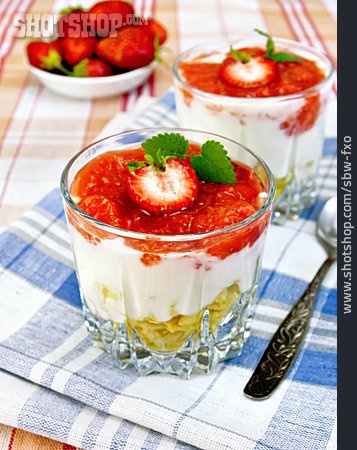 
                Dessert, Strawberries, Yogurt                   