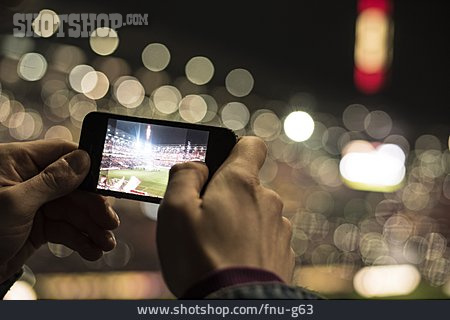 
                Fußballspiel, Smartphone, Filmen                   