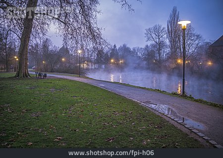 
                Nebel, Fluss, Stadtpark                   