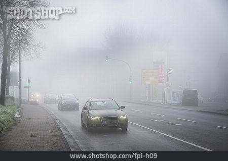 
                Nebel, Straße, Autos                   