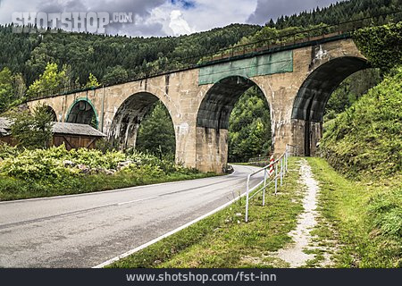 
                Bogenbrücke, Steinbrücke, Viadukt                   