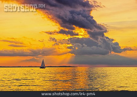 
                Sonnenuntergang, Segelboot, Ostseeküste                   