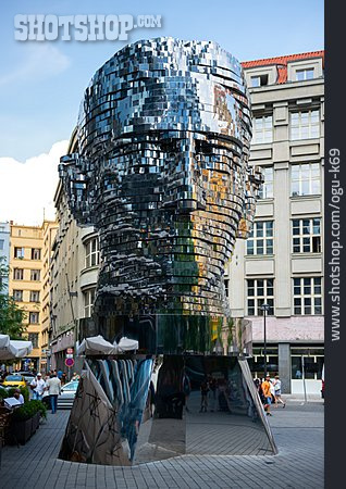 
                Statue, Franz Kafka                   