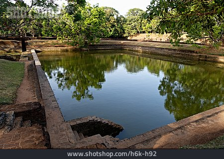 
                Wasserbecken, Sigiriya                   