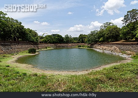 
                Elephant Pond, Eth Pokuna                   