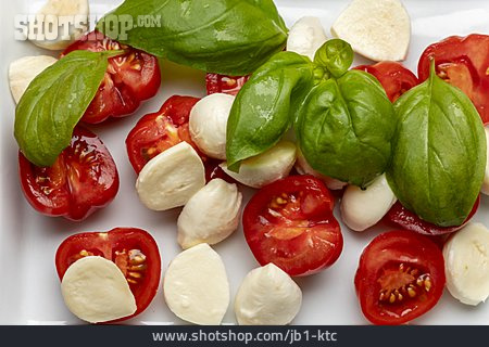 
                Basilikum, Tomaten, Mozzarella                   