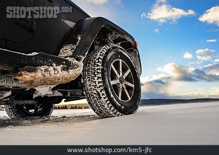 
                Geländewagen, Reifenprofil, Winterreifen                   