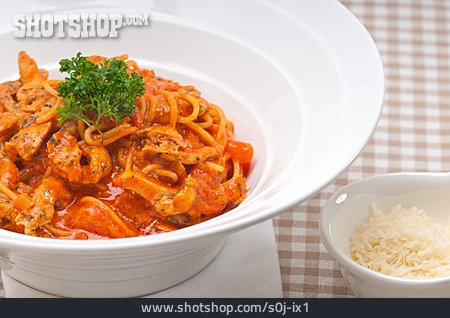 
                Spaghetti, Tomaten-hähnchensauce                   