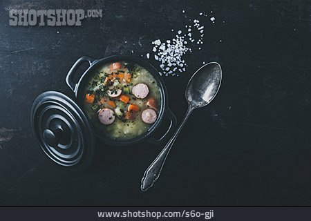 
                Suppentopf, Würstchen, Kartoffelsuppe                   