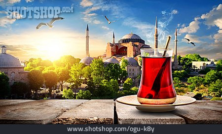 
                Istanbul, Hagia Sophia, Türkischer Tee                   