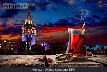 
                Istanbul, Galataturm, Türkischer Tee                   