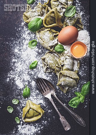 
                Zutaten, Tortellini, Italienische Küche                   
