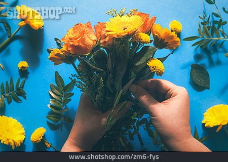 
                Blumenstrauß, Binden, Floristik                   