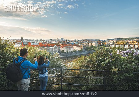 
                Fotografieren, Touristen, Prag                   