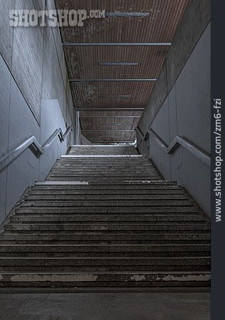 
                Treppenaufgang, Treppenstufen                   