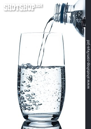 
                Eingießen, Mineralwasser, Trinkwasser                   