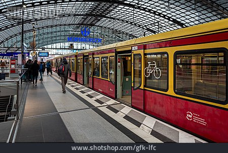 
                Bahnsteig, Hauptbahnhof, S-bahn                   