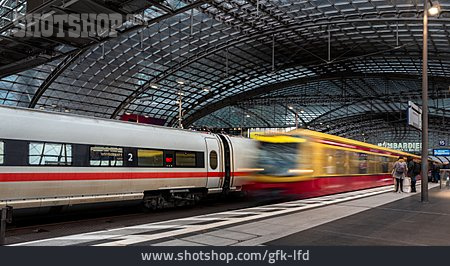 
                Bahnsteig, Hauptbahnhof, Personenverkehr                   