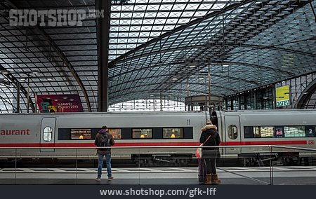
                Bahnsteig, Hauptbahnhof, Personenverkehr                   