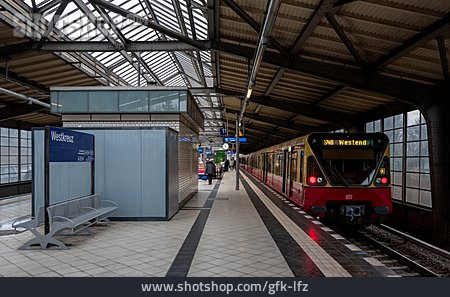 
                öffentliches Verkehrsmittel, S-bahn, Westend, S-bahnhof                   