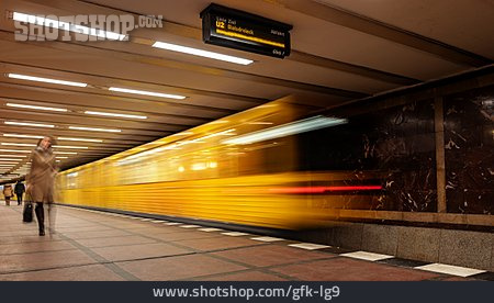 
                U-bahn, Bahnsteig, U2, Gleisdreieck                   
