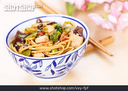 
                Chinesisch, Nudelgericht, Tofu                   