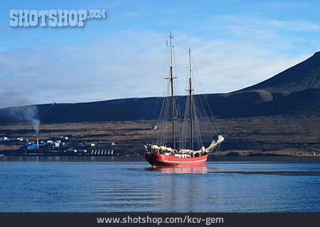 
                Segelschiff, Spitzbergen                   