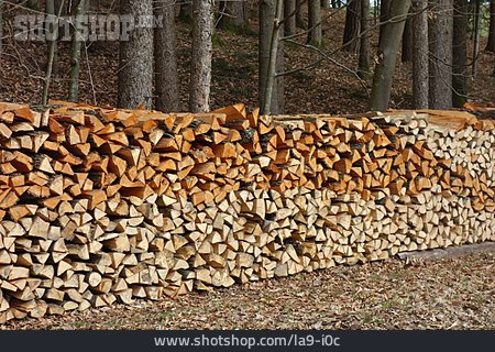 
                Holzstapel, Holzscheite, Brennholzstapel                   