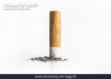 
                Zigarette, Zigarettenstummel                   