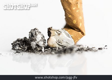 
                Asche, Nikotin, Zigarettenstummel                   