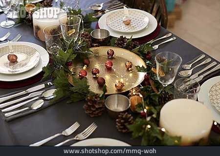 
                Tischdekoration, Tischgedeck, Weihnachtsmenü                   