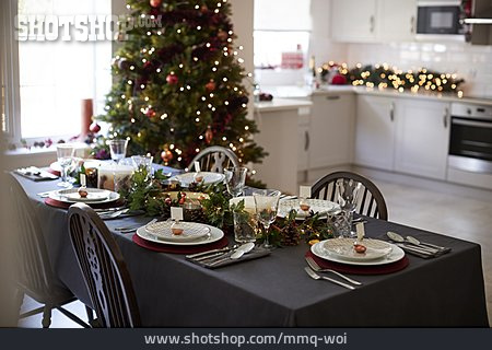 
                Zuhause, Weihnachten, Tischdekoration                   
