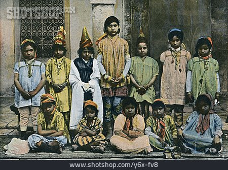 
                Kinder, Sephardim                   