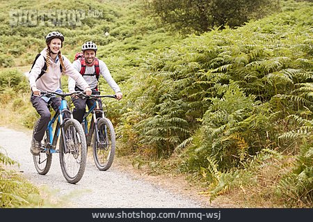 
                Paar, Ausflug, Radfahren                   