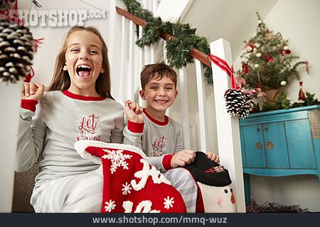 
                Aufregung, Geschwister, Weihnachtsmorgen                   