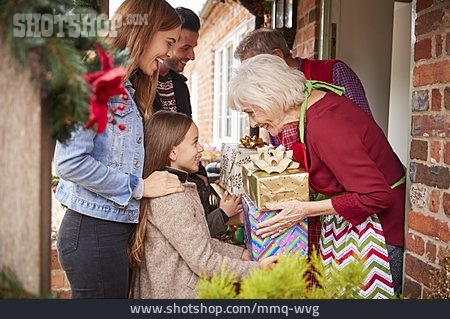 
                Großeltern, Ankommen, Weihnachtsbesuch                   