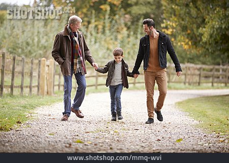 
                Spaziergang, Hand In Hand, Generationen                   