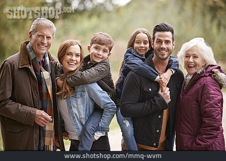 
                Generationen, Familienausflug, Familienporträt                   