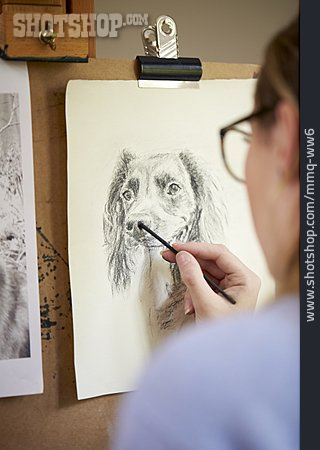 
                Tierportrait, Zeichnen, Staffelei, Kohlezeichnung                   